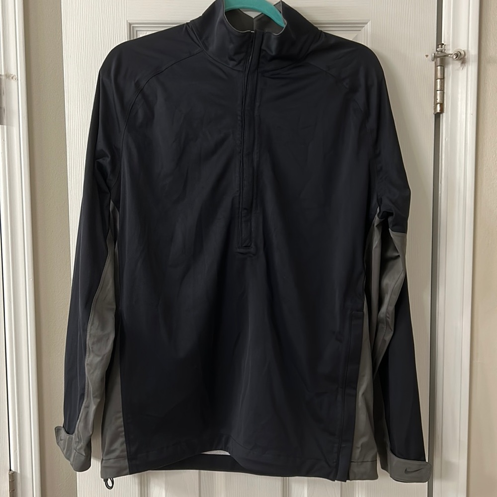 Nike Men’s Medium Golf Rain Pullover.